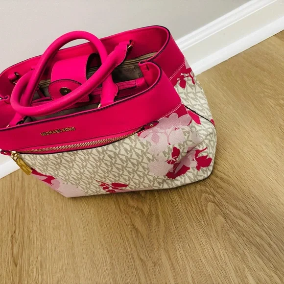 Michael Kors Pink and Cream Tote Bag - Picture 4 of 4